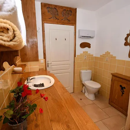 Holiday home Le Bois De Barthes Lavercantiere